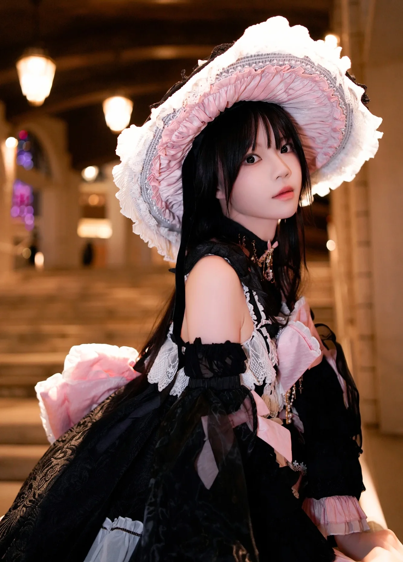 %title插图%num深夜治愈系！桜桃喵《星愈》：当黑粉洛丽塔遇上不夜城，这波氛围感我给满分